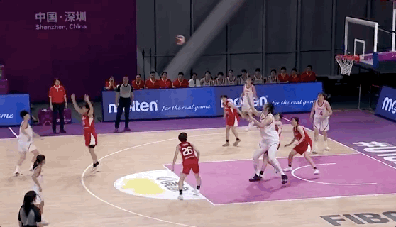 片名：“女姚明”张子瑜震撼全场！打出44+14+5 正负值高达+30！