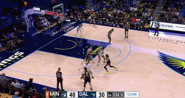 科利尔再中上篮+史密斯第四个三分球 山猫队将分差拉开到15分