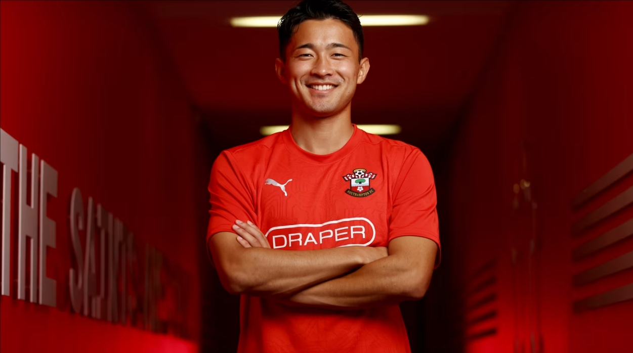 吉田麻也寄语菅原雄生：希望抓住英超的宝贵时间 努力确立自己