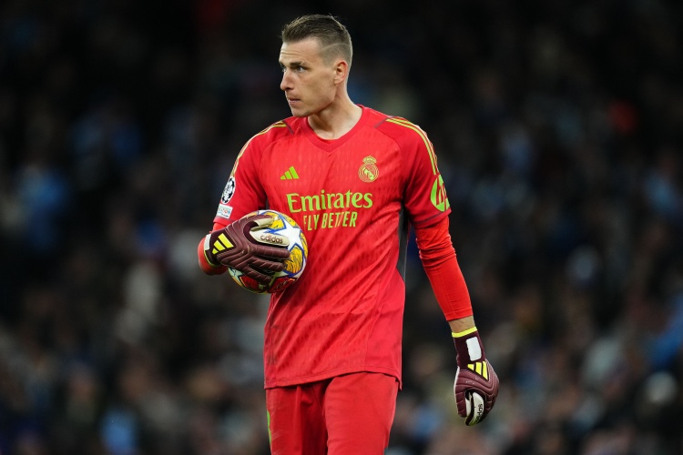 早报:曼城4-1伊镇2连胜登顶;阿森纳2-0维拉取2连胜