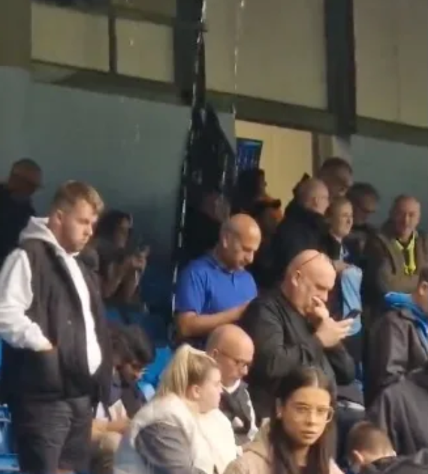 不甘示弱？伊蒂哈德球场同样遭遇漏雨危机