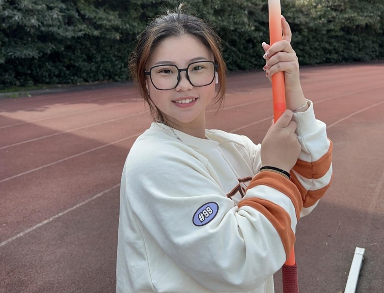 😓闹剧继续！举报吴柳芳“擦边”的管晨辰遭大量网友攻击